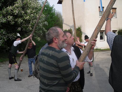 Maibaumaufstellen 026.jpg