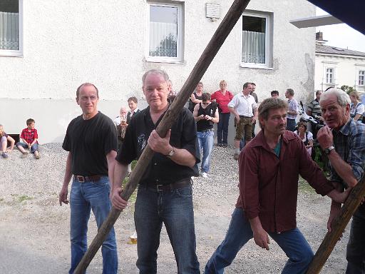 Maibaumaufstellen 028.jpg