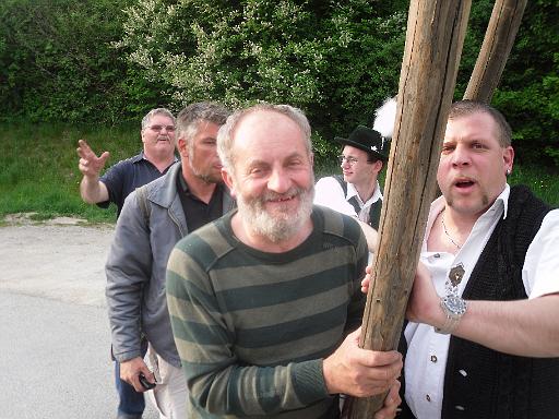 Maibaumaufstellen 036.jpg