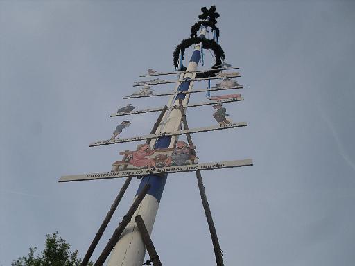 Maibaumaufstellen 048.jpg