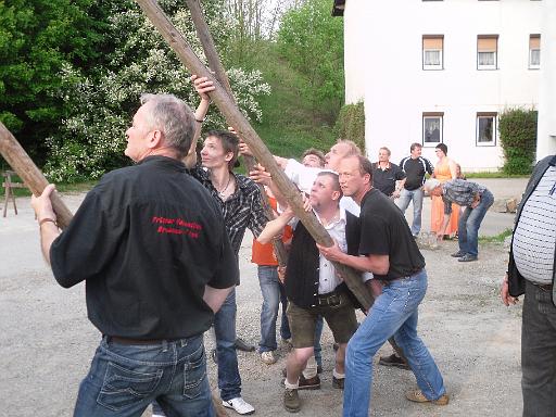 Maibaumaufstellen 049.jpg