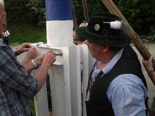 Maibaumaufstellen 052.jpg
