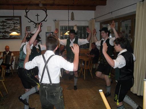 Maibaumaufstellen 053.jpg