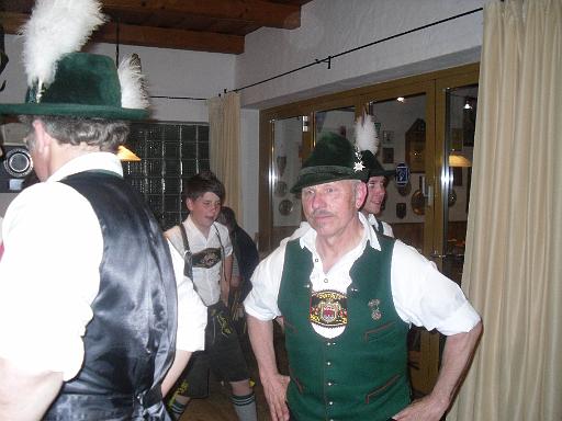 Maibaumaufstellen 055.jpg