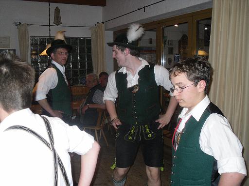 Maibaumaufstellen 056.jpg